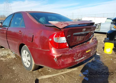 2004 Toyota Camry Le z USA, uszkodzony, nr VIN 4T1BE32K84U274468